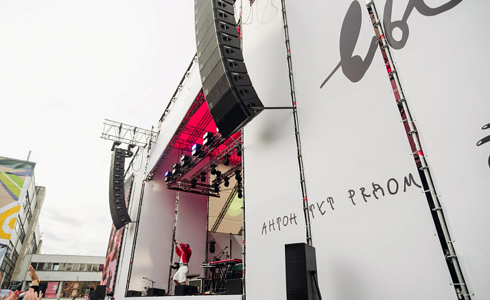 АНТОН ТУТ РЯДОМ