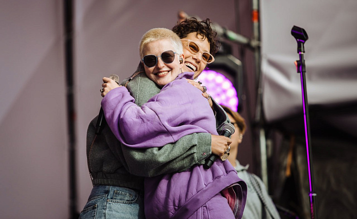 АНТОН ТУТ РЯДОМ